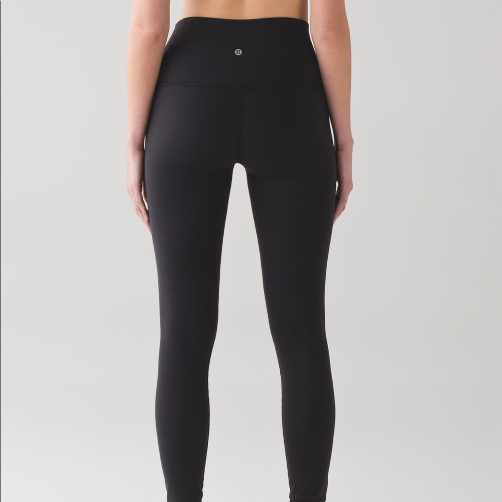 black lululemon leggings wunder under